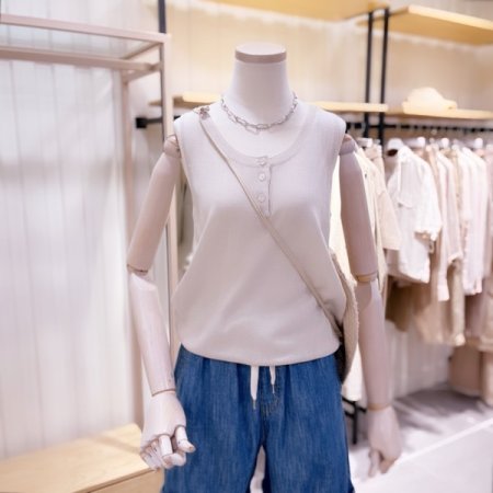 헨리넥 슬림핏 민소매 니트