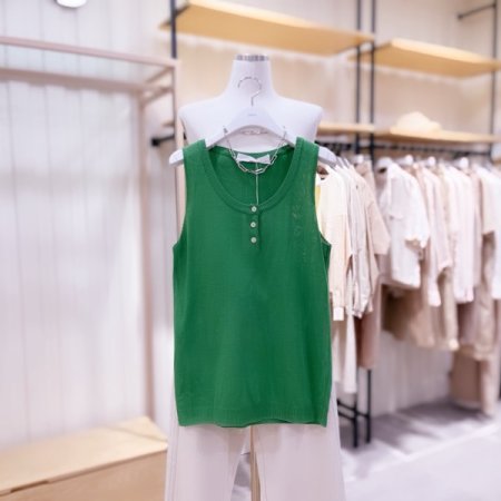 헨리넥 슬림핏 민소매 니트