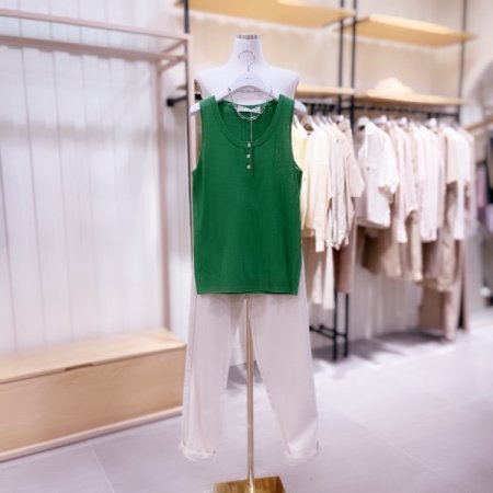 헨리넥 슬림핏 민소매 니트