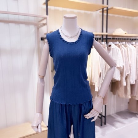 프릴디테일 니트 탑