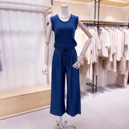 프릴디테일 니트 탑