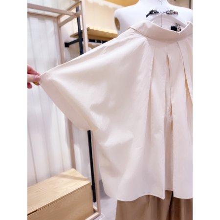 밑단언발 백라인 주름 반팔셔츠