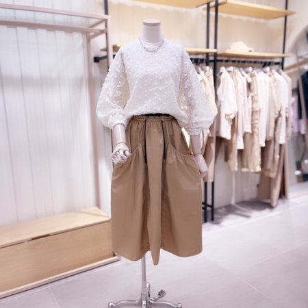 입체 자수꽃 블라우스