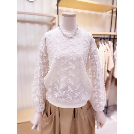 입체 자수꽃 블라우스