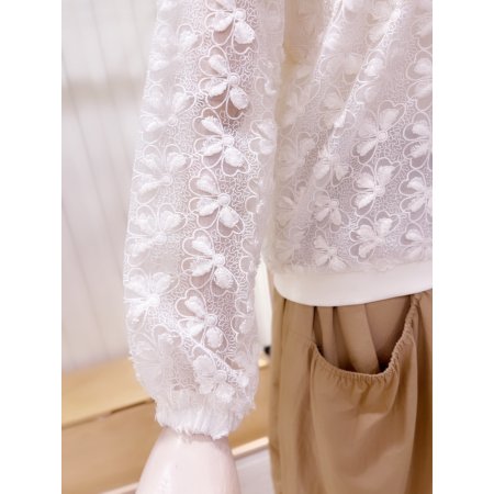 입체 자수꽃 블라우스