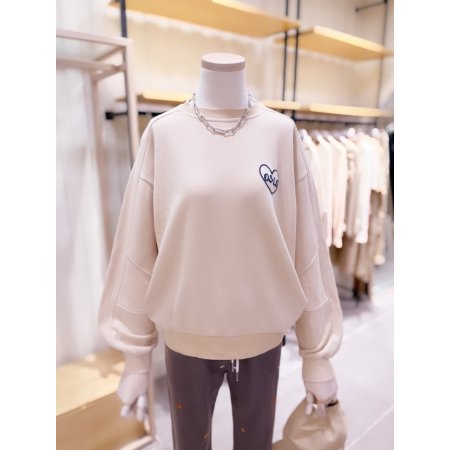 하트자수 절개 디테일 맨투맨