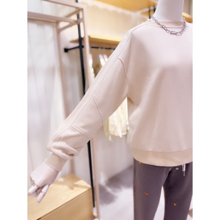 하트자수 절개 디테일 맨투맨