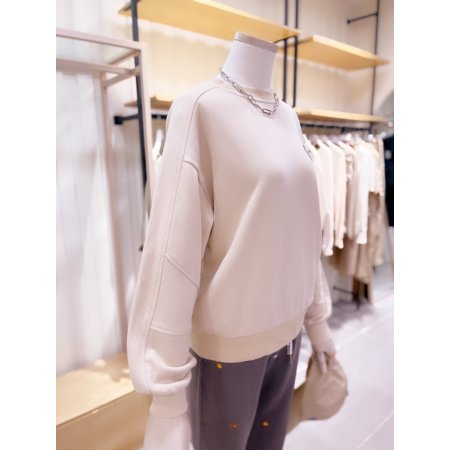 하트자수 절개 디테일 맨투맨