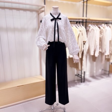 핀턱 하이넥 도트 자카드 블라우스