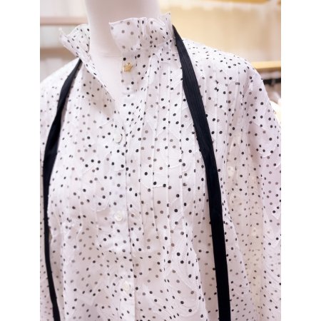 핀턱 하이넥 도트 자카드 블라우스