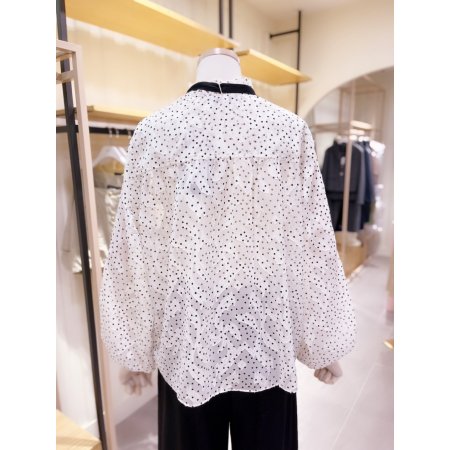 핀턱 하이넥 도트 자카드 블라우스