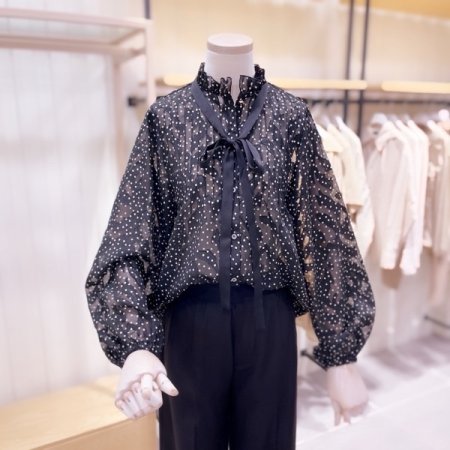 하이넥 도트 자카드 블라우스
