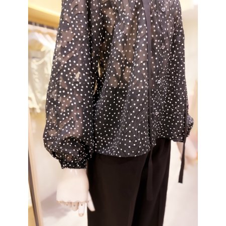 하이넥 도트 자카드 블라우스