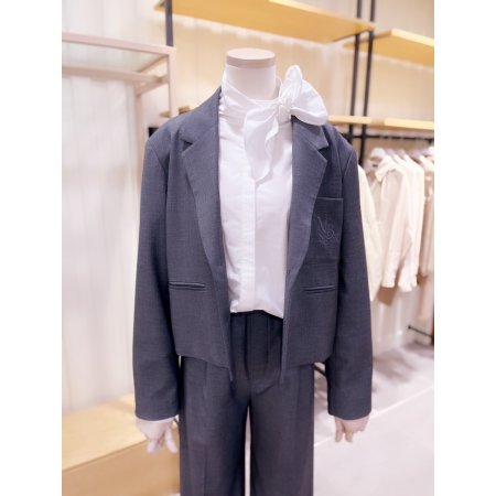 가슴포켓 엠버자수 투버튼 크롭자켓