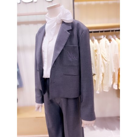 가슴포켓 엠버자수 투버튼 크롭자켓