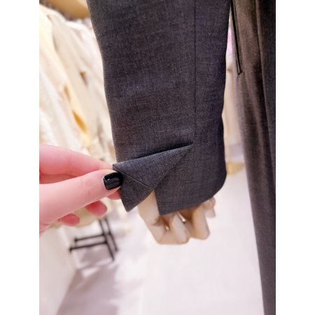 가슴포켓 엠버자수 투버튼 크롭자켓