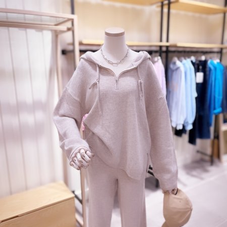 지퍼넥 포인트 밑단트임 후드니트