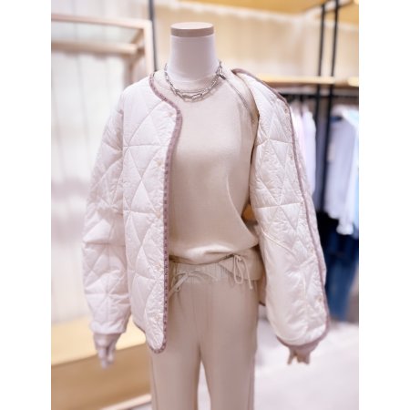 라운드넥 3온스 변형 맞퀼팅 숏점퍼