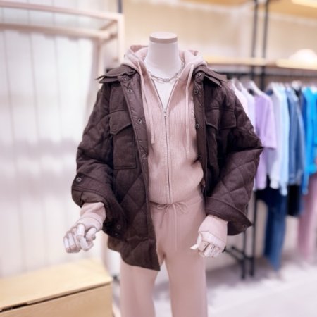 다이아 퀼팅 카라 니트 점퍼