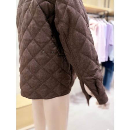 다이아 퀼팅 카라 니트 점퍼