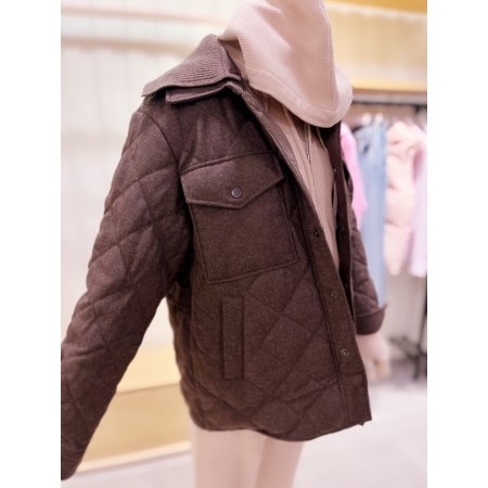 다이아 퀼팅 카라 니트 점퍼