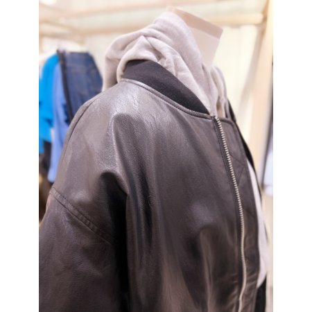 페이크레더 오버핏 점퍼