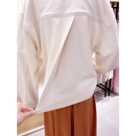 뒤사선 TUCK 디테일 라운드 자켓