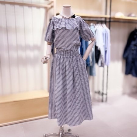 스트라이프 스모킹 오프숄더 블라우스