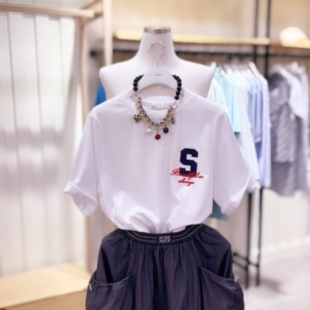 S 자수 포인트 반팔 티셔츠