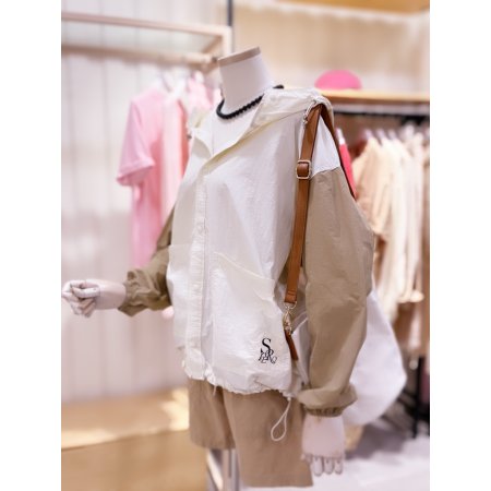 소매배색 스냅여밈 셔츠형 점퍼