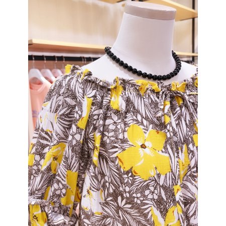 오프숄더 플라워 슬리브 탑