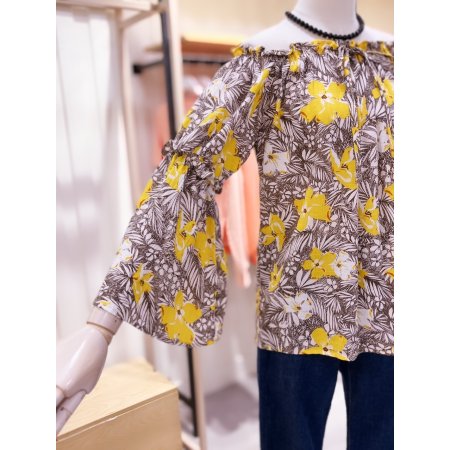 오프숄더 플라워 슬리브 탑