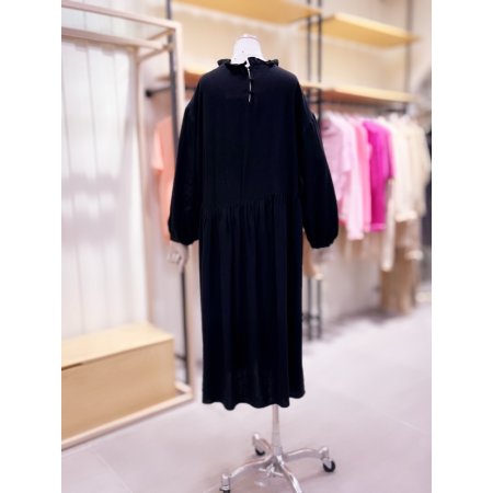 러플 넥 포인트 원피스