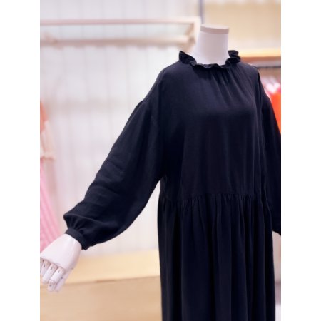 러플 넥 포인트 원피스