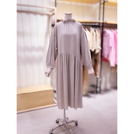 러플 넥 포인트 원피스