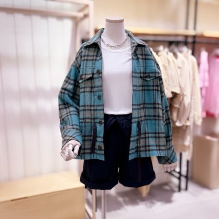 허리 조임 체크셔츠