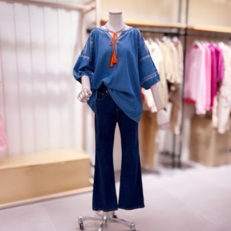 자수포인트 앞뒤편차 데님 블라우스