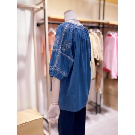 자수포인트 앞뒤편차 데님 블라우스