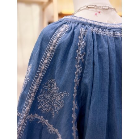 자수포인트 앞뒤편차 데님 블라우스