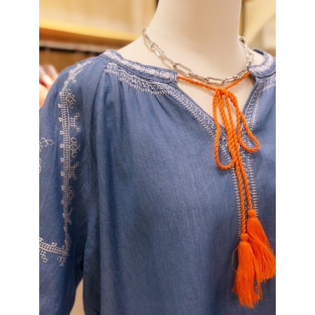 자수포인트 앞뒤편차 데님 블라우스