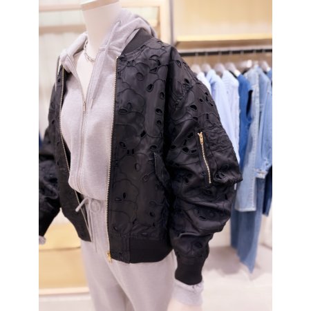 아일렛 자수소재 점퍼