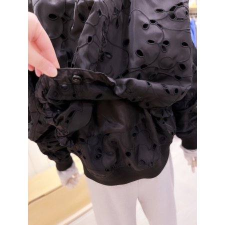 아일렛 자수소재 점퍼