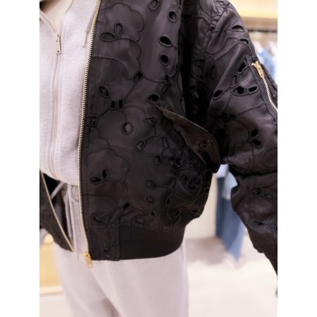 아일렛 자수소재 점퍼