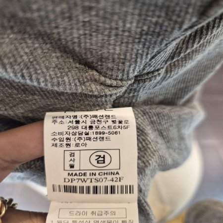 언발오프넥티셔츠B