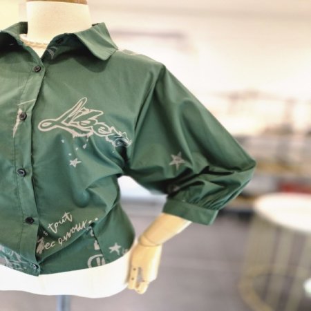 그래피티블라우스