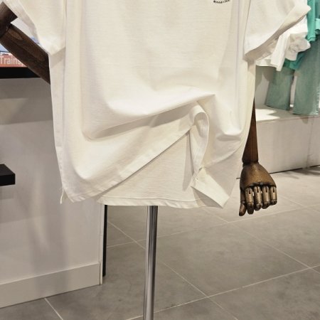 시즌 리스 자수 티셔츠