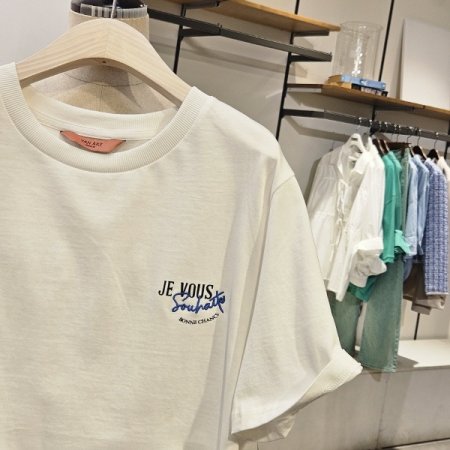 시즌 리스 자수 티셔츠