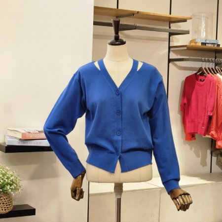 컷아웃 넥라인 가디건