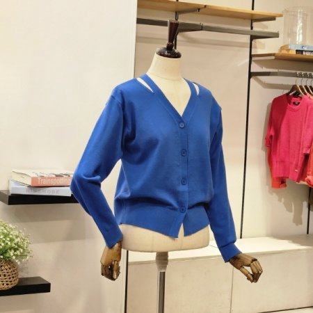 컷아웃 넥라인 가디건