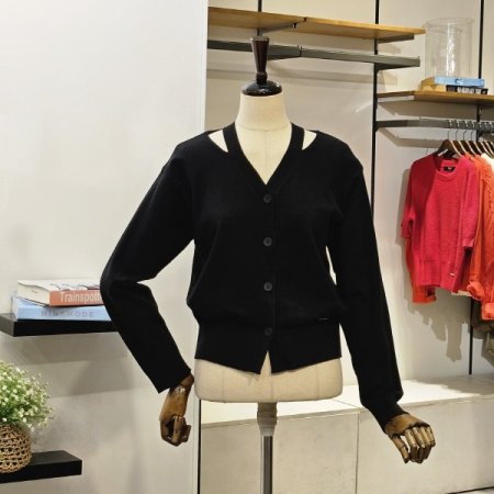 컷아웃 넥라인 가디건